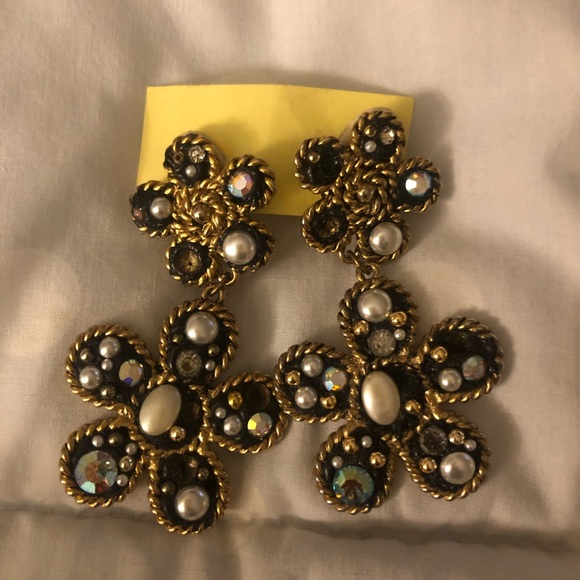 Clip On Vintage Long Hanging Black Earrings with Stones - Picture 1 of 5